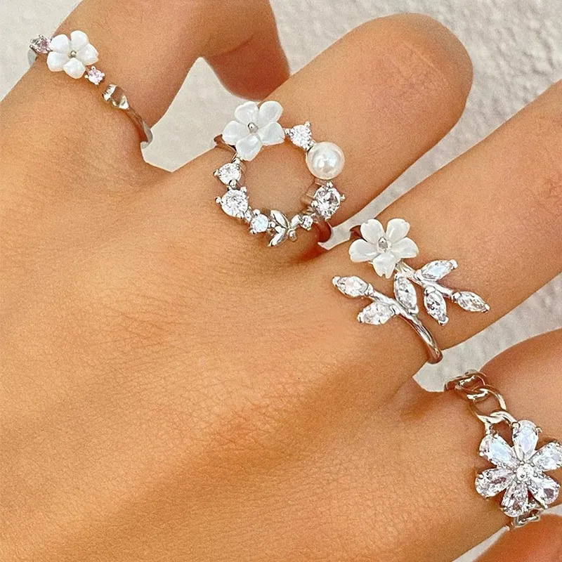 Solitaire Ring 4pcs set Punk Metal Anillos Round Rings Set Gold Color Open for Women Fashion Finger Accessories Jewelry 231012