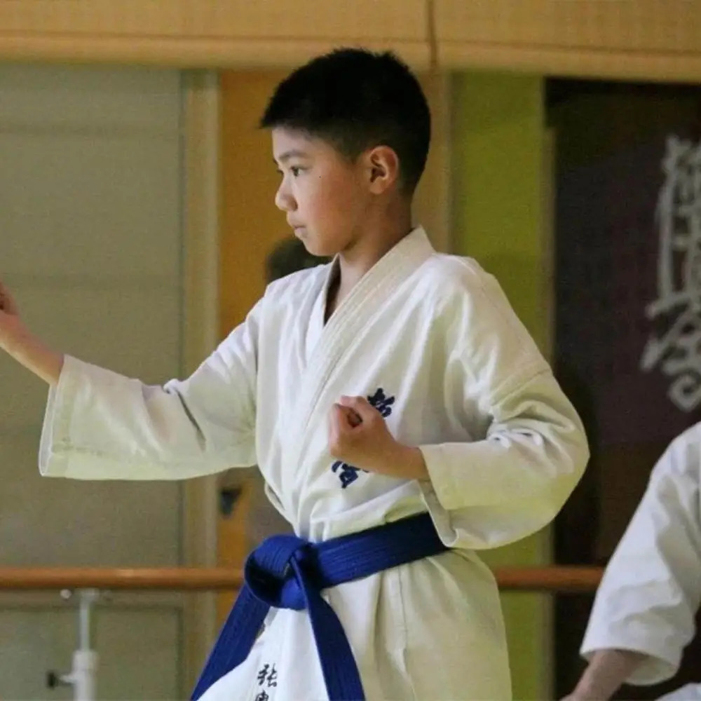 Protective Gear HighQuality Kyokushinkai Dobok 12oz 100% Cotton dogi Canvas Karate Uniform Kimono Gi Cloth Free White Belt For Kids Adult 231011