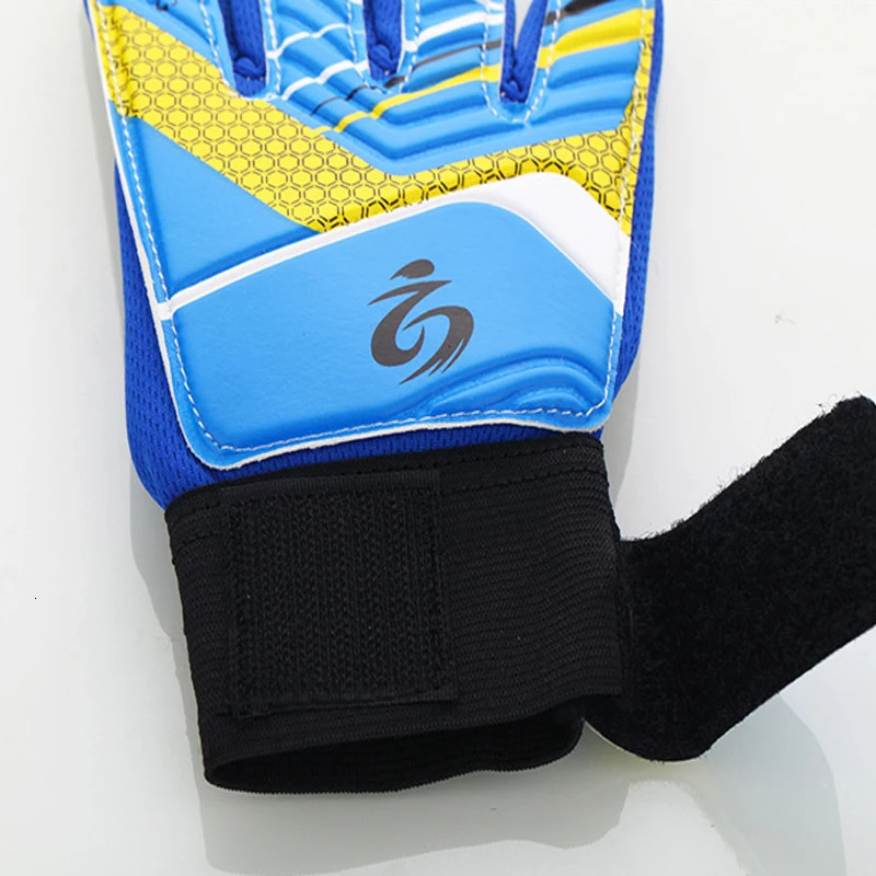 Sports Gloves Kid's soccer goalkeeper gloves guantes de portero for children 5-16 years old soft goalkeeper gloves children riding scooters sp 23