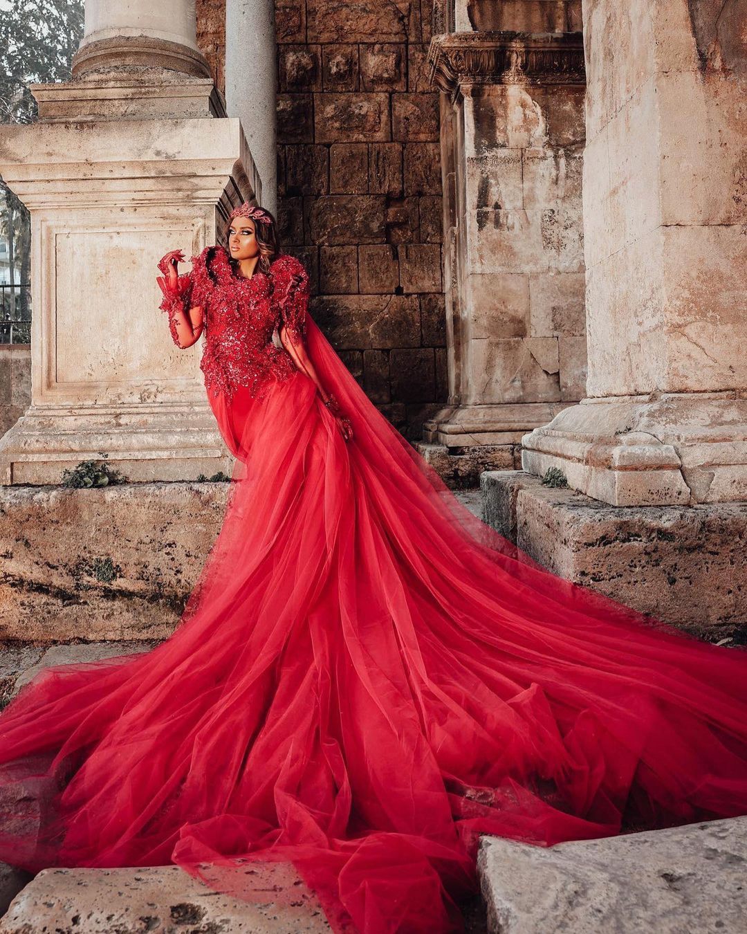 Red A Line Wedding Dress Capped Long Sleeve Lace Bridal Gowns Appliques Beads Sweep Train Bride Dressses