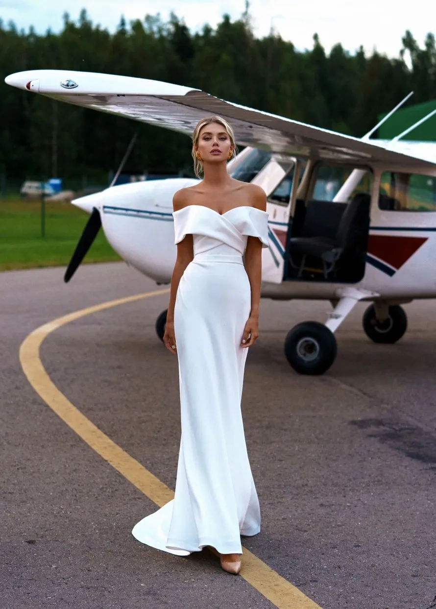 Elegant Long Off the Shoulder Satin Plus Size Wedding Dresses Sleeveless Mermaid Sweep Train Dress Bridal Gowns for Women
