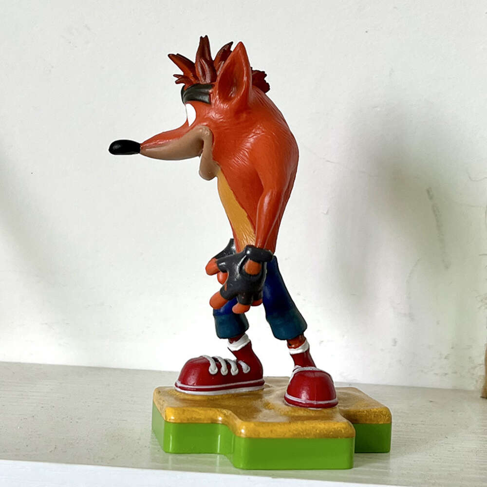 Mascot Costumes Totaku Crash Bandicoot Figure Ornament Accessories Tabletop Decoration Doll 10cm Bookshelf Ornament Present for Friends