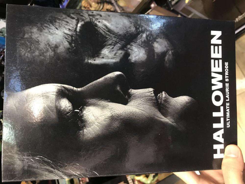 Mascot Costumes Neca Figure Halloween Ultimate Laurie Strode Michael Myers Pumpkin with Led Light Pvc Action Figure Model Toy Joint Movable Doll