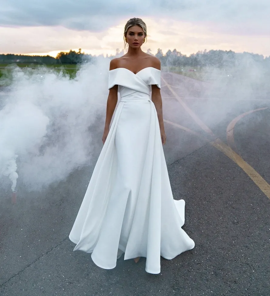 Elegant Long Off the Shoulder Satin Plus Size Wedding Dresses Sleeveless Mermaid Sweep Train Dress Bridal Gowns for Women