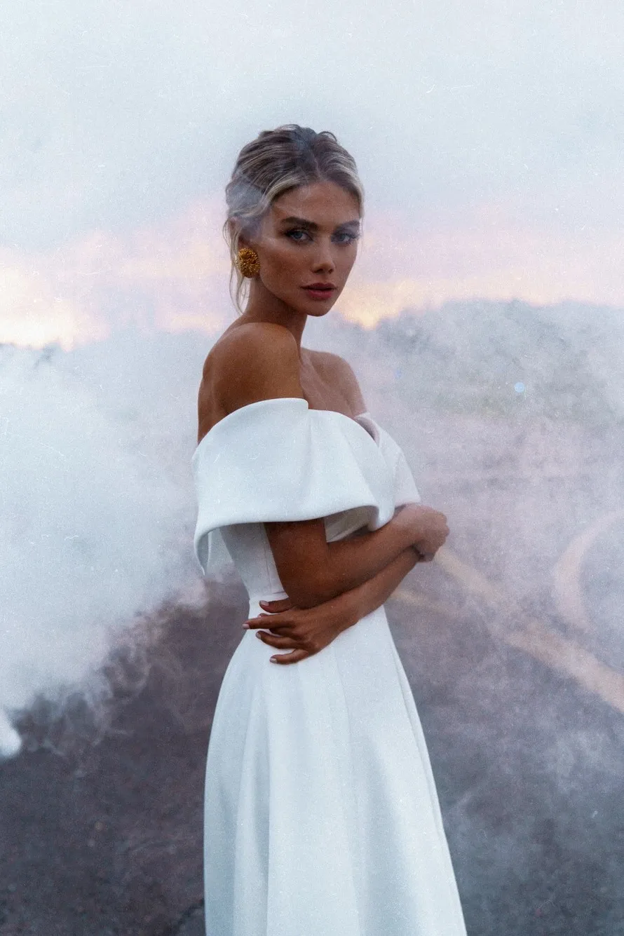 Elegant Long Off the Shoulder Satin Plus Size Wedding Dresses Sleeveless Mermaid Sweep Train Dress Bridal Gowns for Women