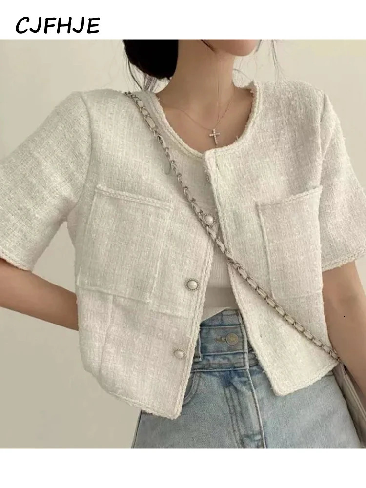 Women's Jackets CJFHJE Korean Chic Oneck Double Pockets Coat Women Summer Pearl Button Breasted Loose Short Sleeve Tweed Jacket 231011