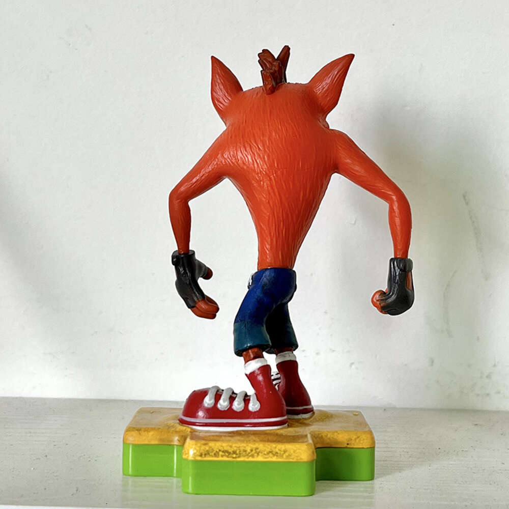 Mascot Costumes Totaku Crash Bandicoot Figure Ornament Accessories Tabletop Decoration Doll 10cm Bookshelf Ornament Present for Friends