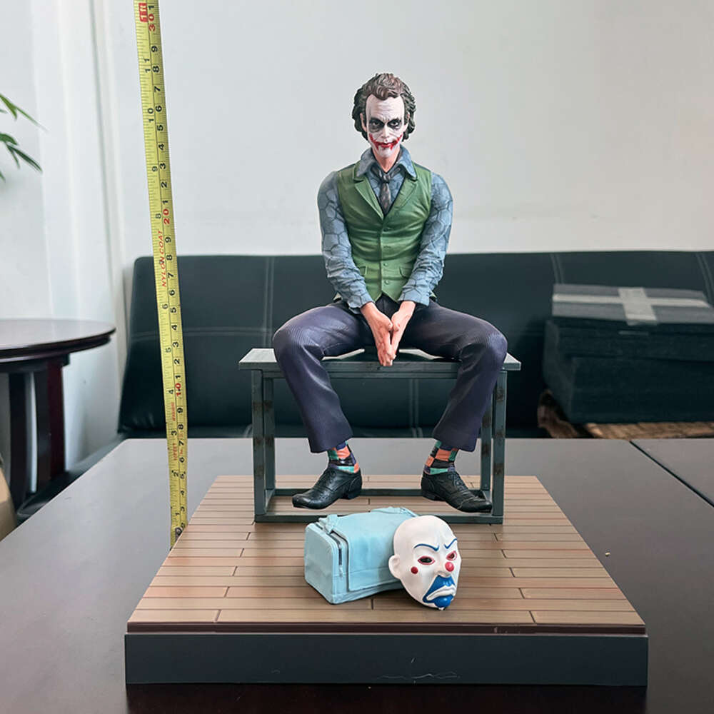 Mascot Costumes Movie Joker Heath Ledger Clown Pvc Action Figure Collection Statue Model Toys 28cm Bookshlef Ornament Christmas Present for Kids