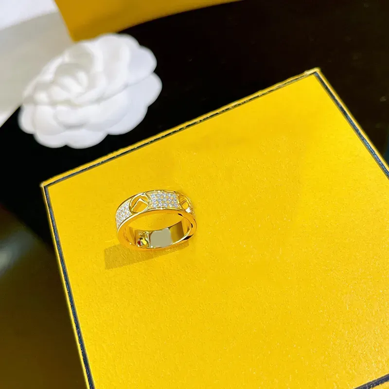 Love Ring Gold Silver Luxurys Designer jewelry Letter diamond F Rings Size 6 7 8 Women rings Wedding Engagement ring With Box 2310122XQ