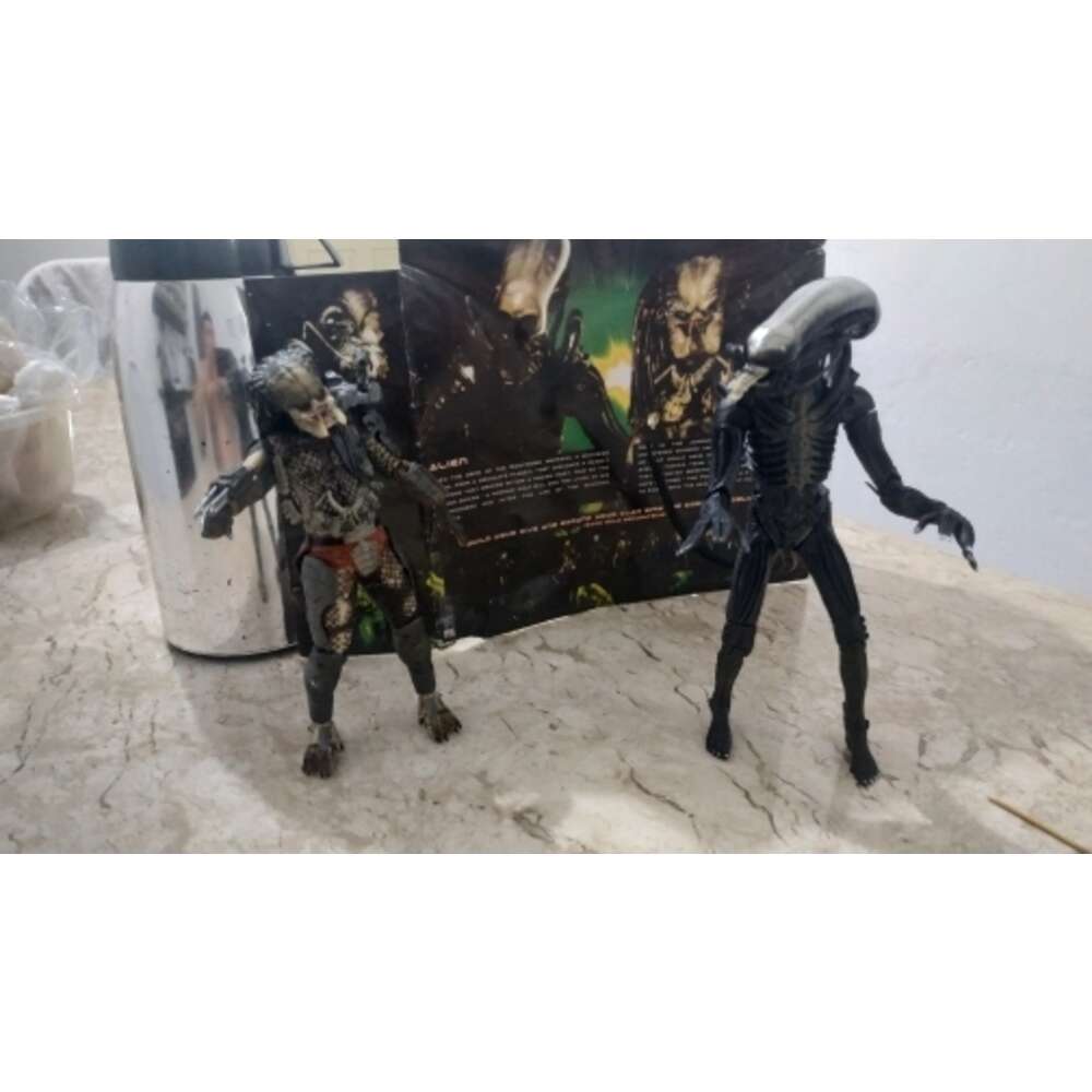 Mascot Costumes Neca Figure Alien Vs Predator Figure Tru Exclusive Action Figure Alien Figure Model Toys Joint Movable Doll Bookshelf Ornament