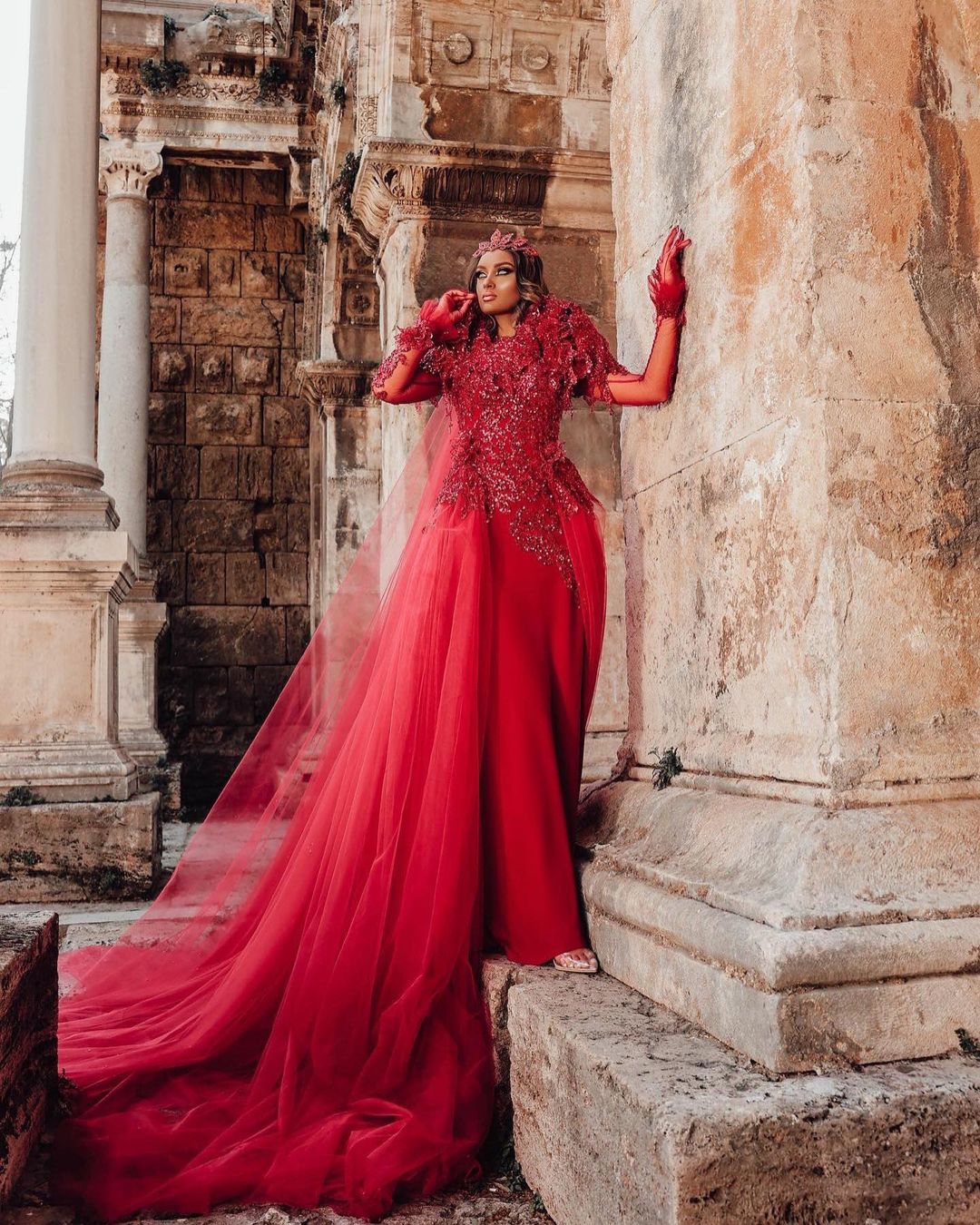 Red A Line Wedding Dress Capped Long Sleeve Lace Bridal Gowns Appliques Beads Sweep Train Bride Dressses