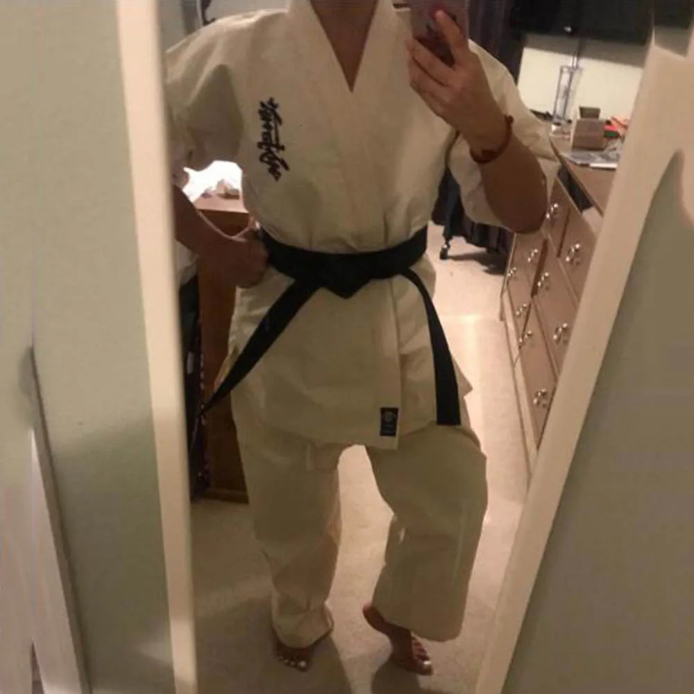 Protective Gear HighQuality Kyokushinkai Dobok 12oz 100% Cotton dogi Canvas Karate Uniform Kimono Gi Cloth Free White Belt For Kids Adult 231011