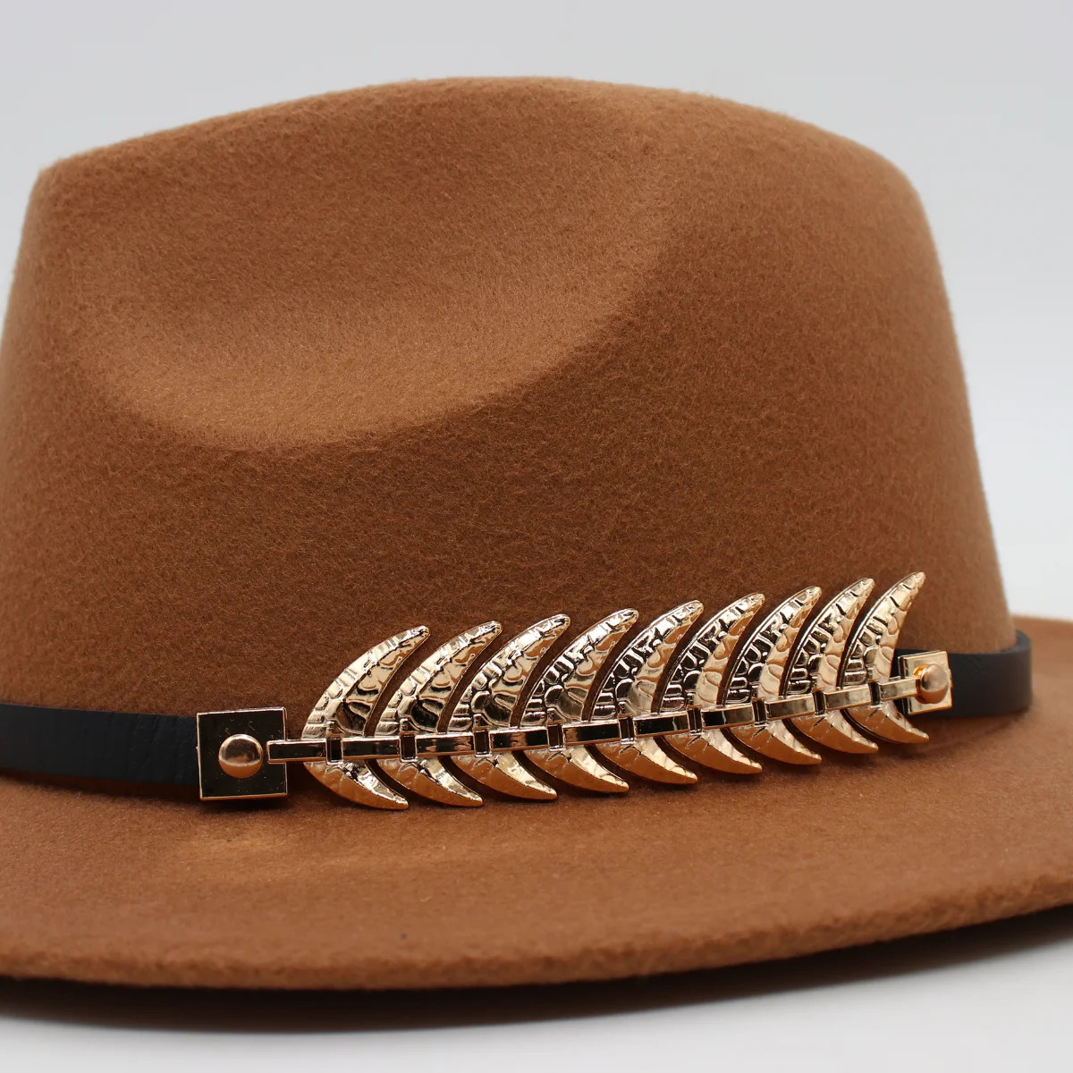 Wide Brim Hats Bucket Alloy Fish Bone Belt Decor Felt Hat British Flat Women Fedora Casual Trilby Classic Dress For Men Retro Jazz 231012
