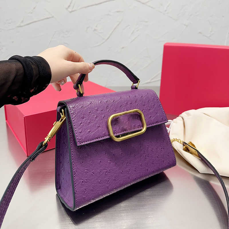 Large Totes Shoulder Bag with Ostrich Handbag V-shaped Buckle Flap Women Bag Interior Original Design New Fashion Designer Tote Bags 231013