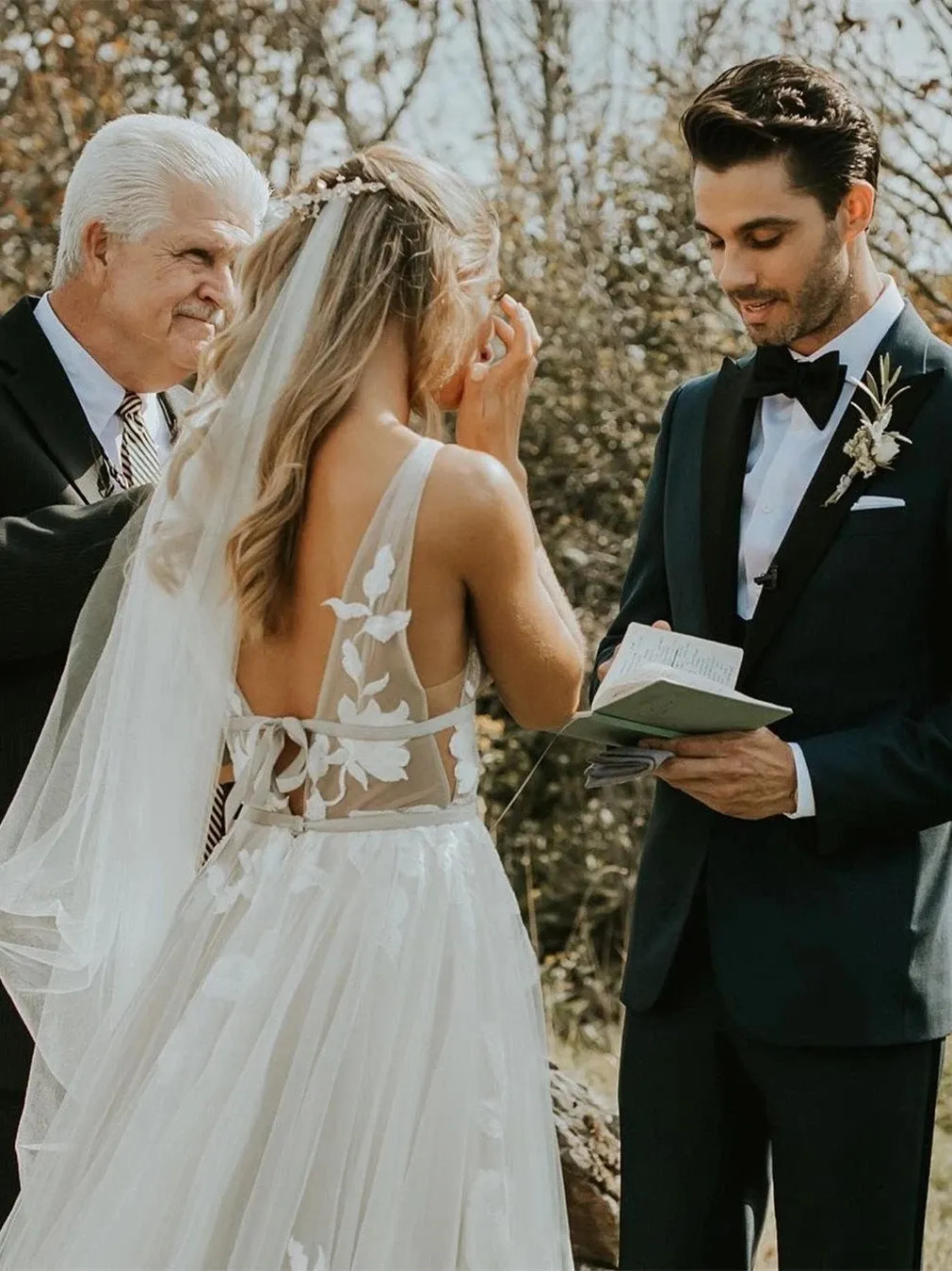 Elegant Long V Neck Tulle Boho Plus Size Wedding Dresses Sleeveless Backless with Flower Appliques A Line Floor Length Bridal Gowns