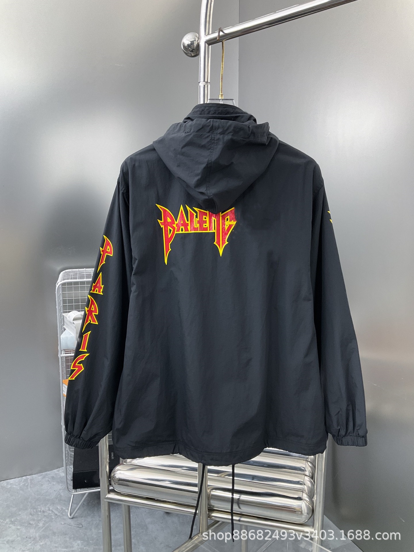 2023ss bale Men Back Slogan Loose Fitting Versatile Jacket Orange Lightning Flame Lettering Printed Men's and Women's Trench Coat Men Loose 