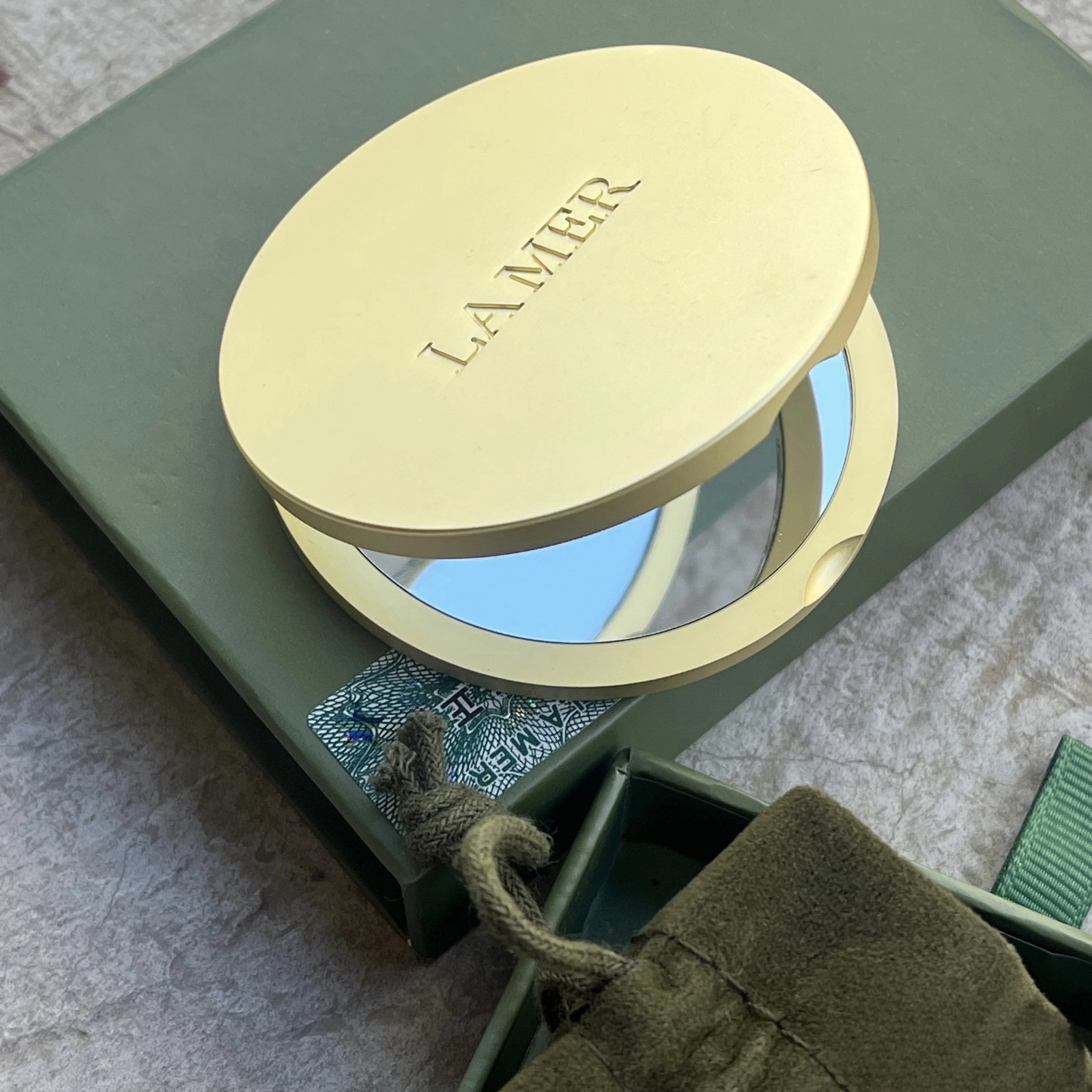 Compact Mirrors Premium Gold Travel Makeup Mirror Stainless Steel Metal Pocket Vanity 2 Sided Women Portable Folding 231013