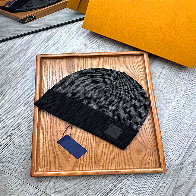 2025 Beanie Skull NEW Knitted hat Winter Bean men and women Fashion design knit hats fall woolen cap letter jacquard unisex warm skull hat 15811