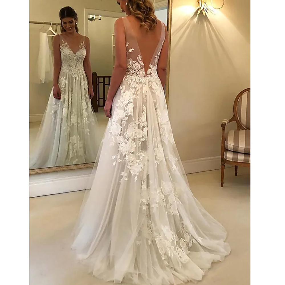 Sexy V Neck Sleeveless Bridal Gown Lace Applique Custom Made Ball Gown Wedding Dresses for Women
