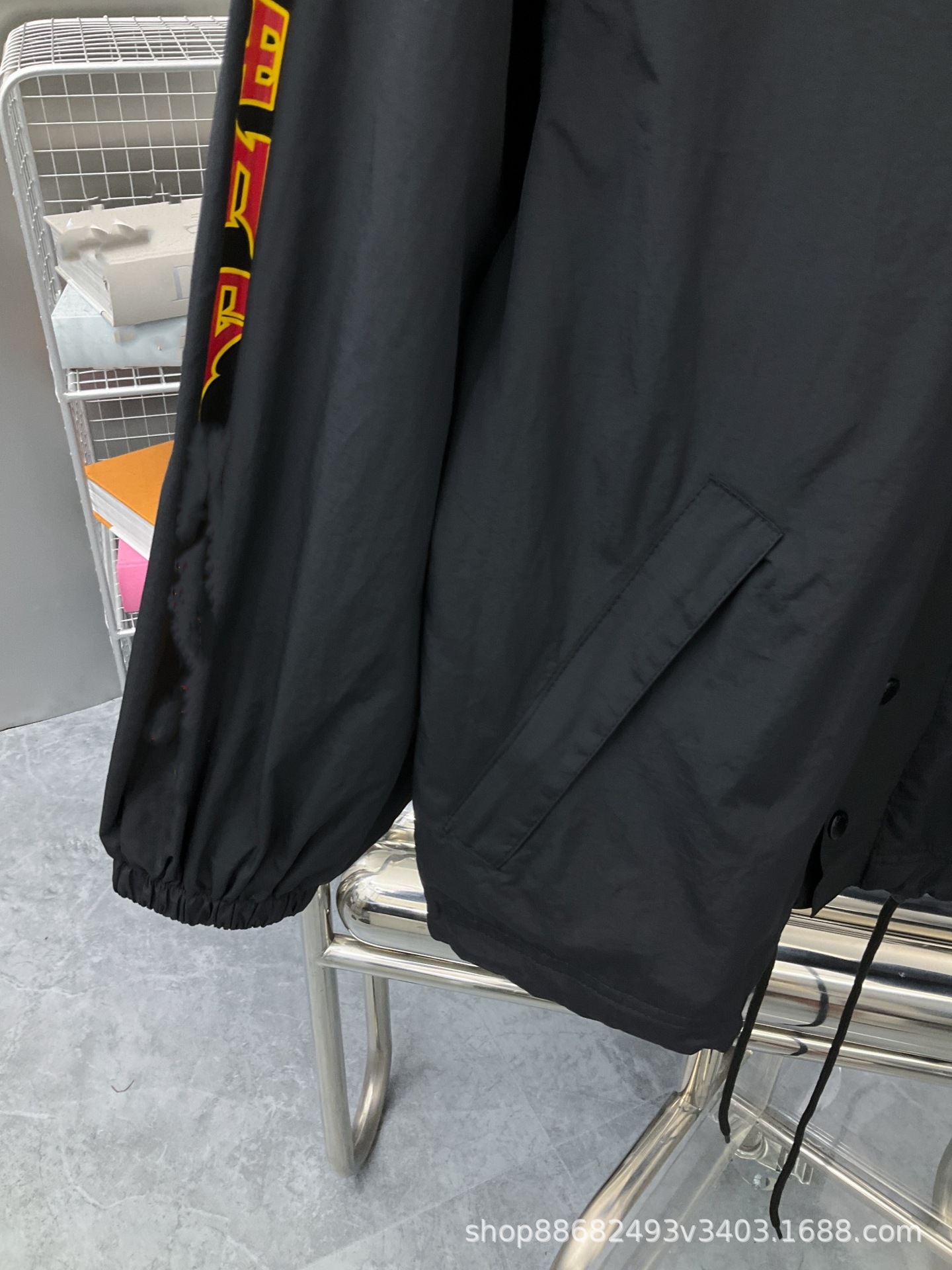 2023ss bale Men Back Slogan Loose Fitting Versatile Jacket Orange Lightning Flame Lettering Printed Men's and Women's Trench Coat Men Loose 