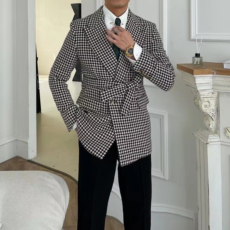 Fashion Check Plaid Men Suits Slim Fit Peaked Lapel 2 Pieces Groom Wedding Tuxedos Best Man Blazer Prom Party Costume Black Pant
