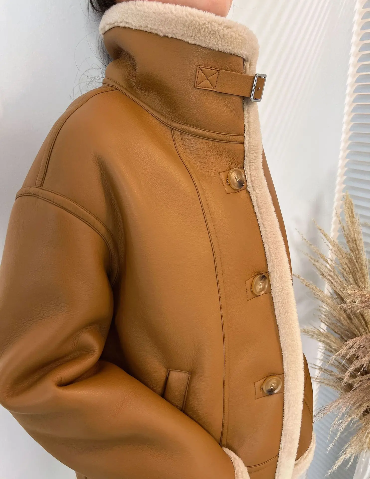 0C612M76 Women's Faux Leather Fur Coat Women Coat One Piece Winter Motorcycle Suit Lamb Fur Jacket High-end Customization