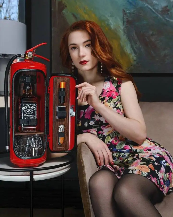 Bar Tools Fire Extinguisher Mini Bar Novelty Wine Storage Box Year Birthday Gift For Whisky Loving Fireman Metal Organizer Box 231013