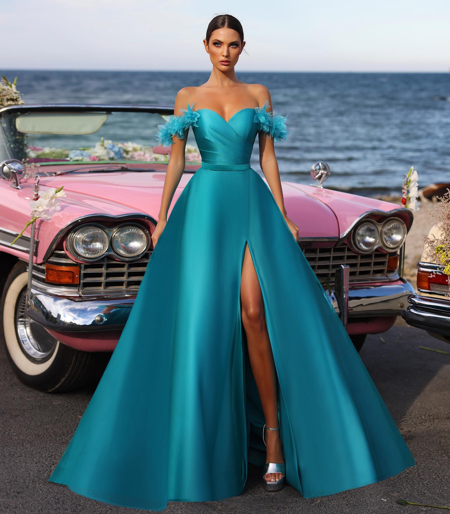 Hunter Appliqued Bridesmaid Dresses A Line Side Split Wedding Guest Dress Off The Shoulder Neckline Satin Sweep Train Country Maid Of Honor Gowns