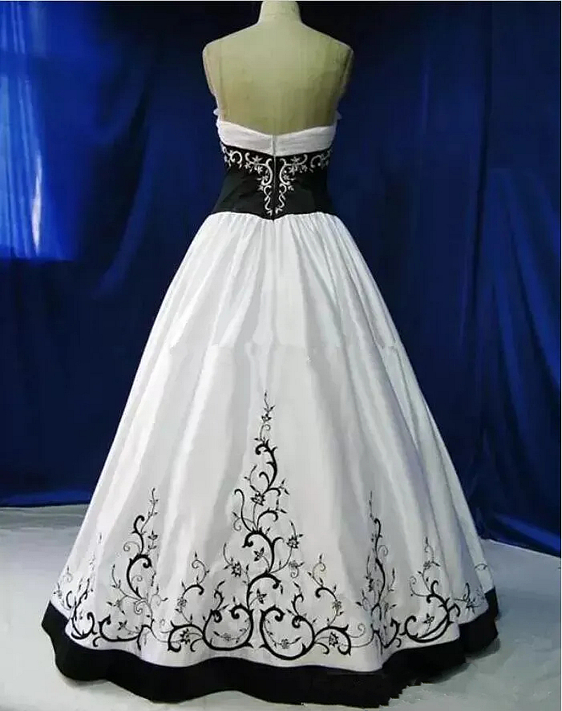 2024 Vintage Black And White Wedding Dress Embroidery A-Line Floor Length Gothic Bridal Gowns Strapless Sweetheart Bride Dresses Custom Made