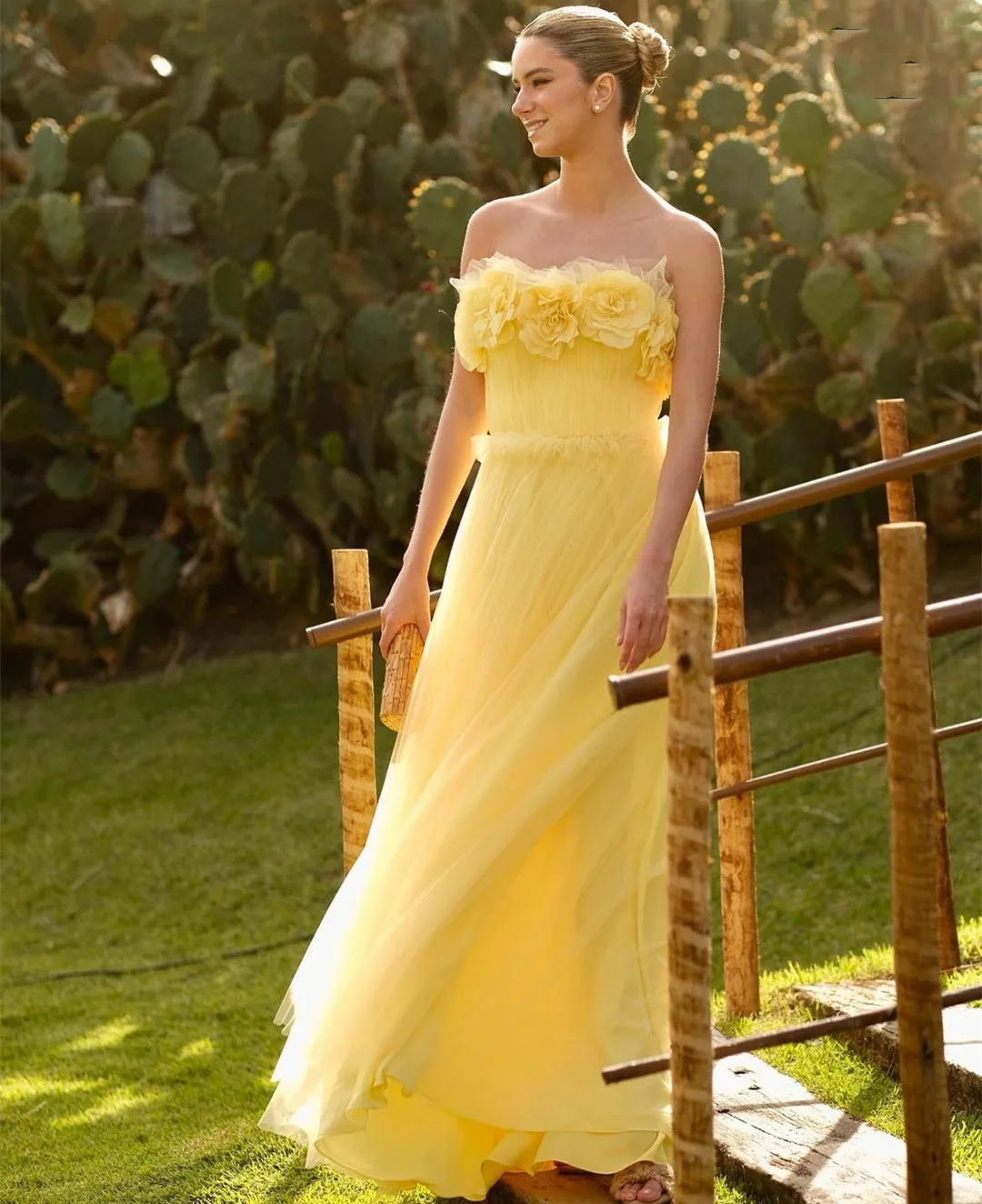 Elegant Long Yellow Strapless Tulle Evening Dresses Sleeveless with Handmade Flowers A Line Floor Length Vestidos De Fiesta for Women