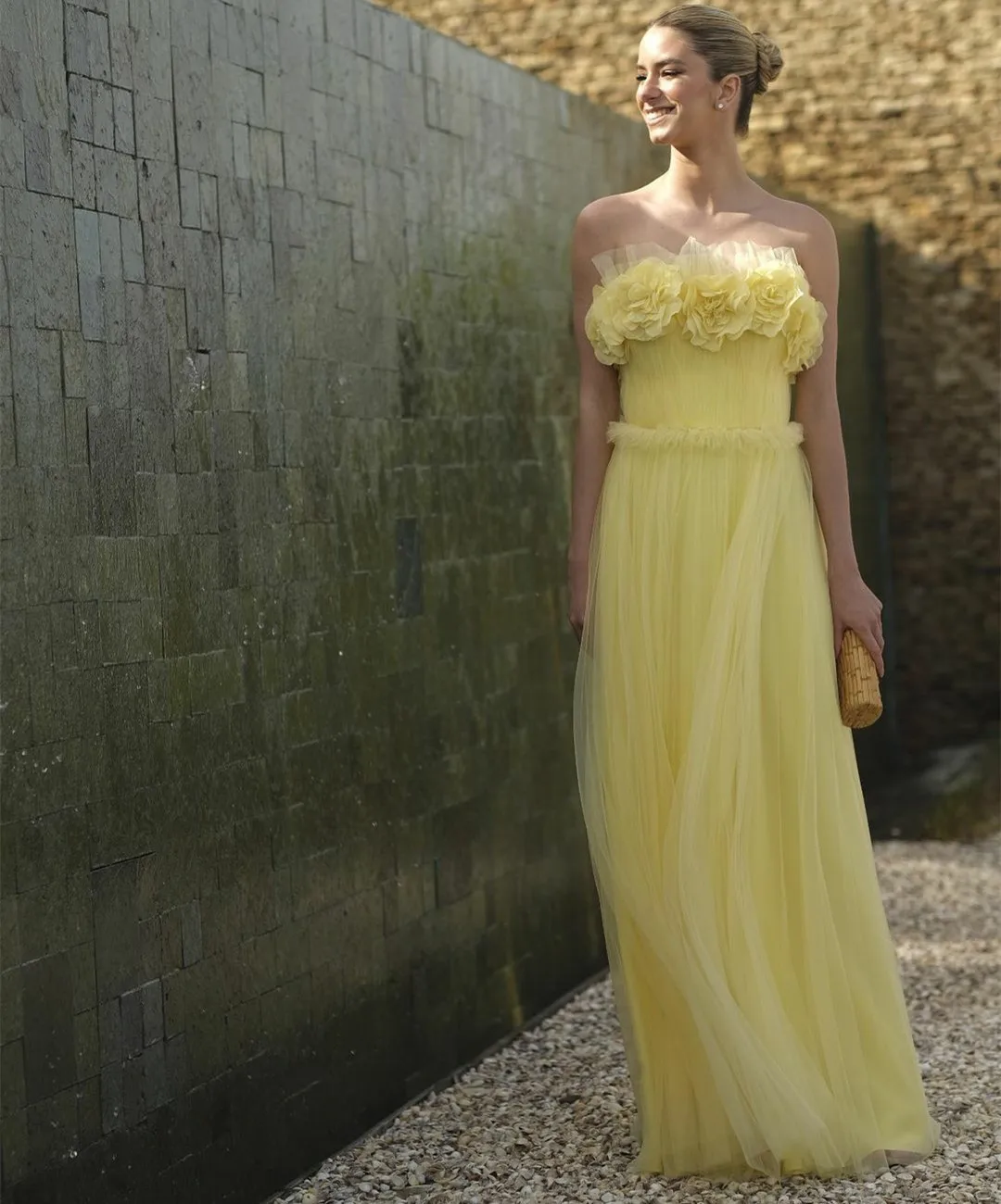 Elegant Long Yellow Strapless Tulle Evening Dresses Sleeveless with Handmade Flowers A Line Floor Length Vestidos De Fiesta for Women