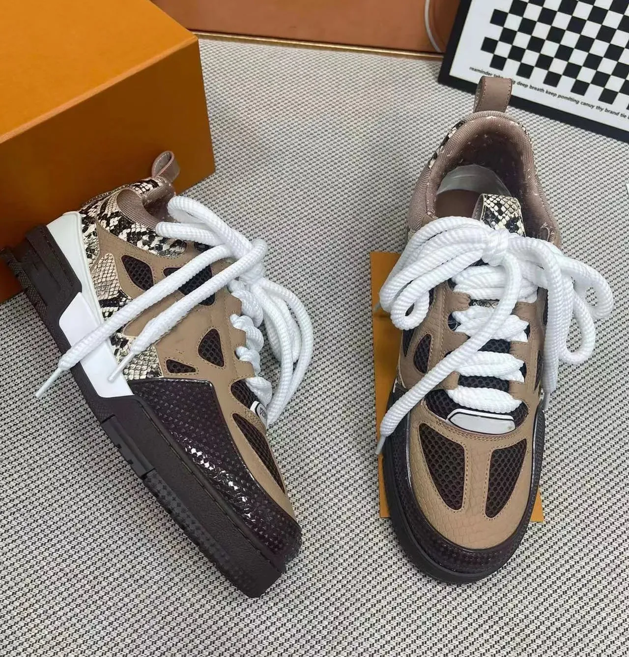 Designer brand SKATE Men's sneakers Fashion classic printed snakeskin grain leather women's casual bread shoes Donkey brand outdoor B22
