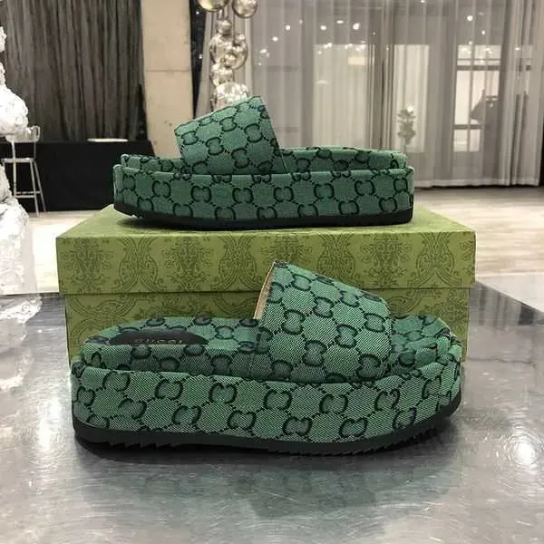 Designer slippers sandals G Platform slippers Mules Multicolor Flora Slides Fashionable Easy-to-wear Style Slides Women Slides Shoes Platform Embroidered