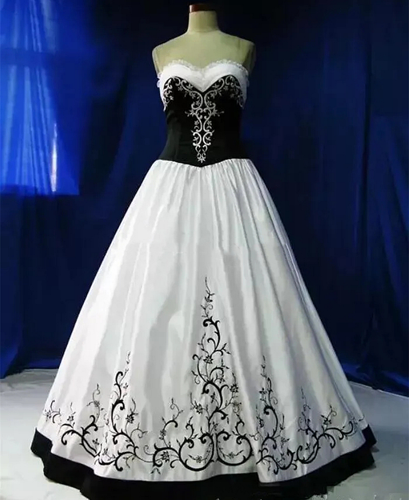 2024 Vintage Black And White Wedding Dress Embroidery A-Line Floor Length Gothic Bridal Gowns Strapless Sweetheart Bride Dresses Custom Made