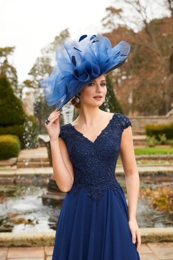 Elegant Tea Length Navy Chiffon Mother Of The Bride Dresses With Embellished Lace Bodice V Neckline Wedding Guest Dress 2024 Groom Mom Prom Party Gown