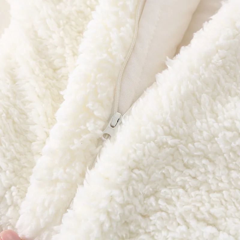 Sleeping Bags Cute Cartoon Baby White Goose Sleeping Bag Autumn and Winter born Baby Onesie Starfish Holding Quilt Warm Crawling Clothes 231017