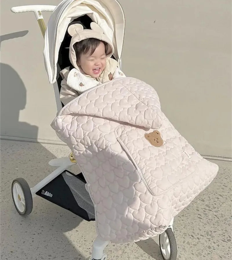 Quilts Korean Style Autumn Winter Baby Stroller Blanket Cartoon Thickened Warm Baby Quilt Baby Stroller Sleeping Bag Kids Straps 231017