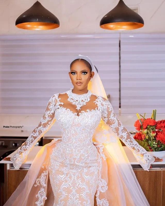 Modern Champagne Full Lace Mermaid Wedding Dresses with Overskirt 2024 Sheer Neck Long Sleeves Sweep Train Bridal Party Gowns Robe DE Soiree