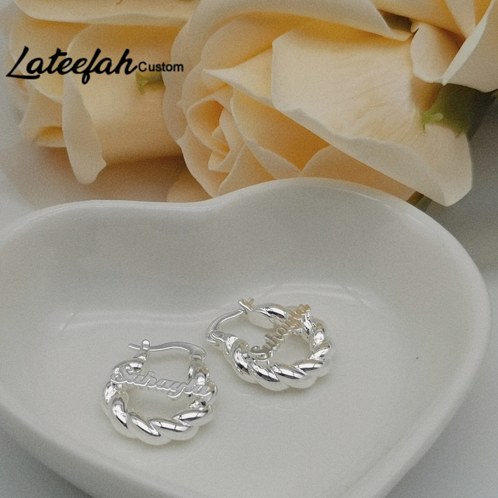 Hoop Huggie Lateefah Custom Your Name 18mm Small Twist Hoops Personalized Name Earrings For Women Kids Earrings As a Christmas Present 231016