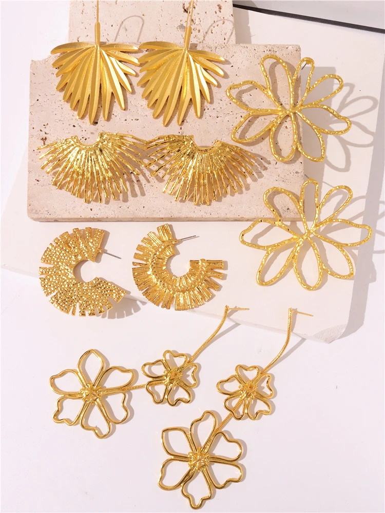 Charm HUANZHI Gold Plated Metal Oversize Earrings Long Drops for Women Maple Leaf Hollow Flower Horn Trendy Chunky Distort Jewelry 231016