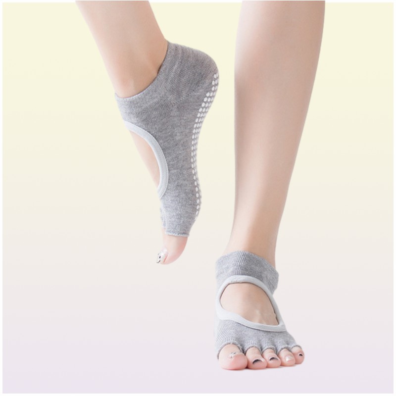 Whole2019 new dighole dispensing professional yoga socks ladies nonslip exposed toe backless gym fivefinger socks sports s