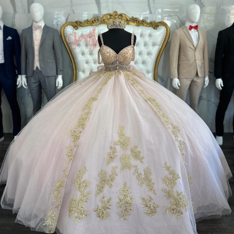 Light Pink Shiny Spaghetti Strap Quinceanera Dresses Crystal Beads Gold Lace Applique Tull Princess Vestidos De 15 Anos Lace-Up Sweet 16 Dress