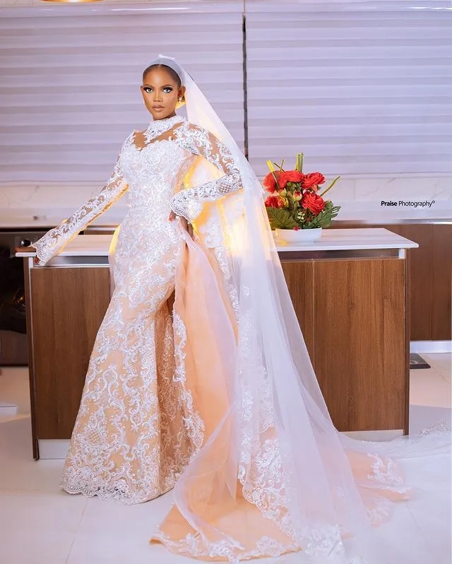Modern Champagne Full Lace Mermaid Wedding Dresses with Overskirt 2024 Sheer Neck Long Sleeves Sweep Train Bridal Party Gowns Robe DE Soiree