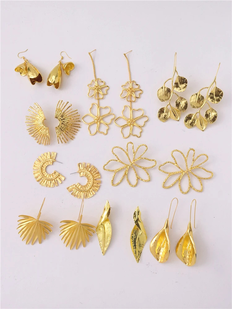 Charm HUANZHI Gold Plated Metal Oversize Earrings Long Drops for Women Maple Leaf Hollow Flower Horn Trendy Chunky Distort Jewelry 231016