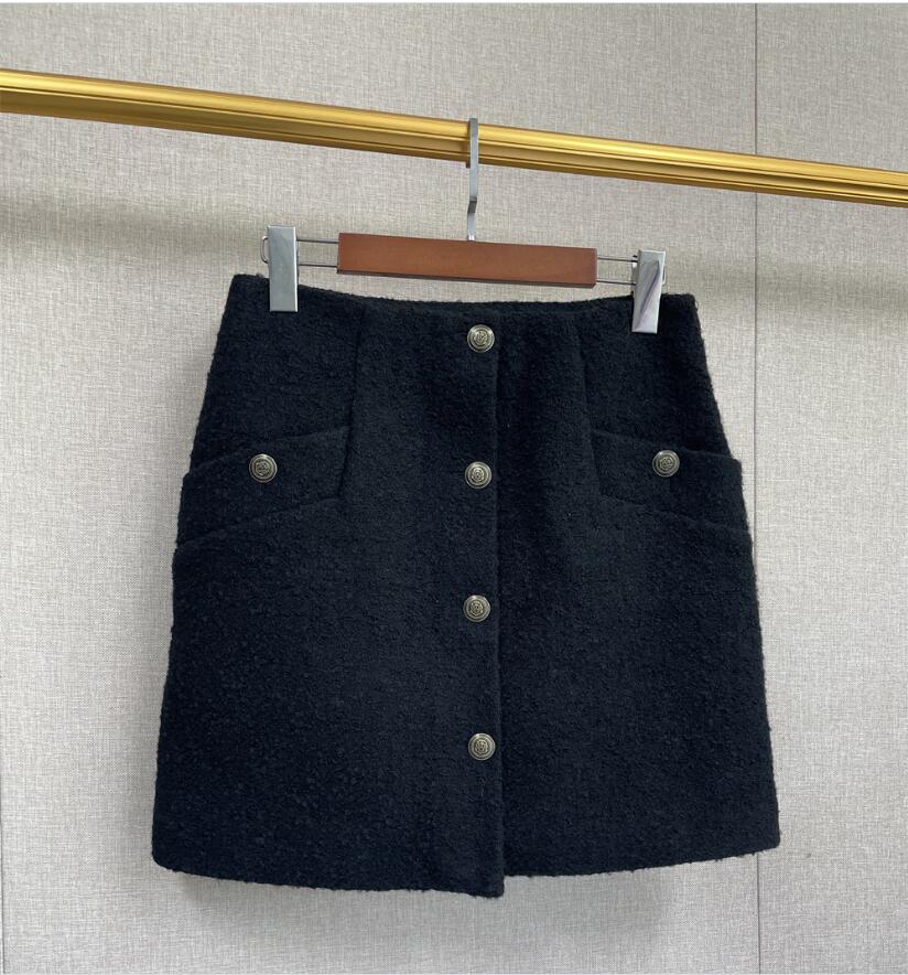 23-Sa ndr-o Women's Front Shoulder Tweed Metal Buckle Round Neck Black Coat