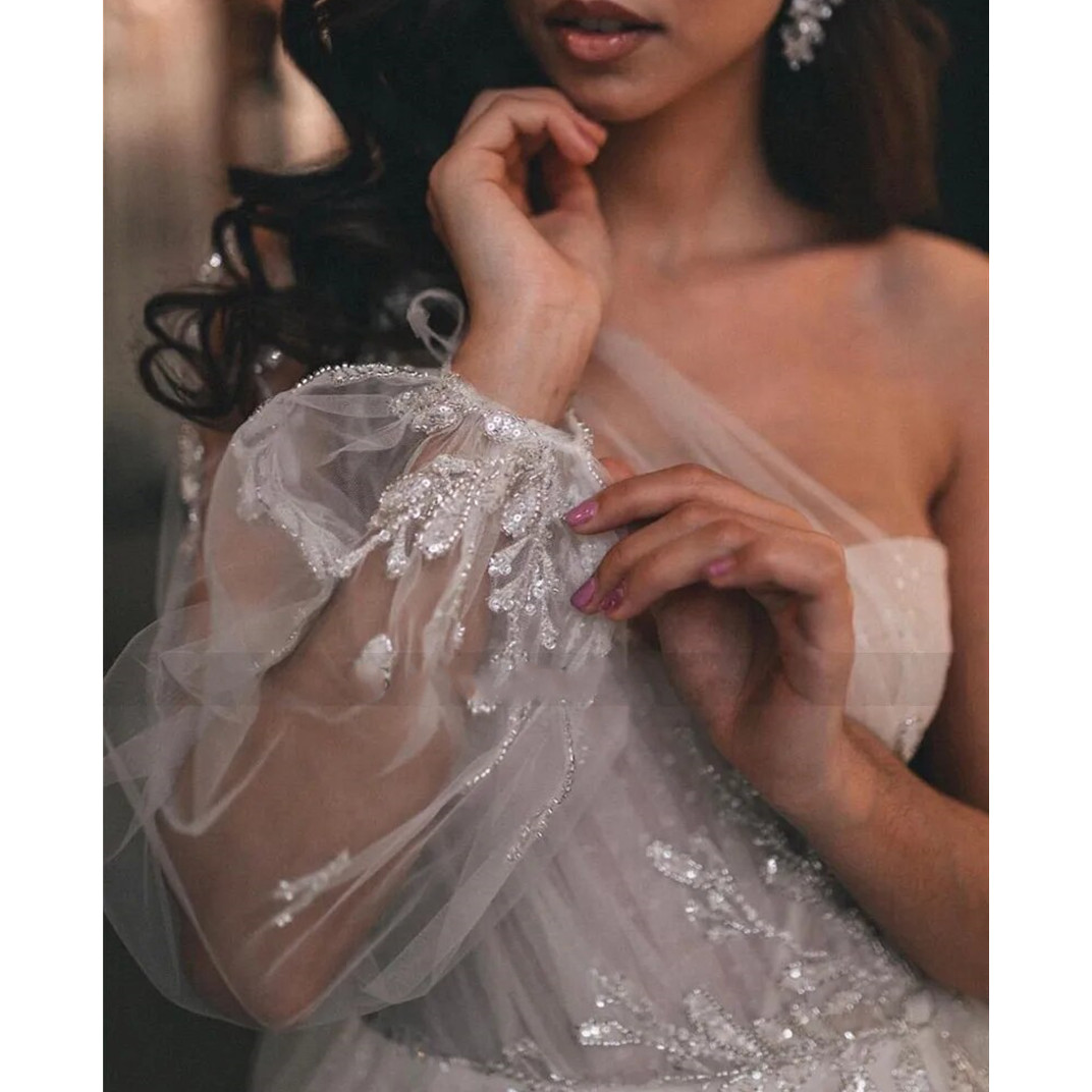 One Shoulder Long Sleeve Wedding Dresses Robe de Mariage Glitter Beads Lace Wedding Gowns Princess Vintage Bridal Dress