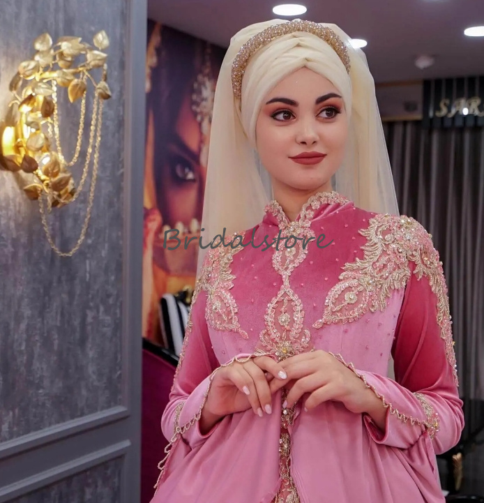 Luxury Saudi Arabian Muslim Wedding Dress 2024 Turkish Middle East Indian Pink Gothic Bride Velvet Beaded Lace Irish AbayasVestido De Noiva Casamento 