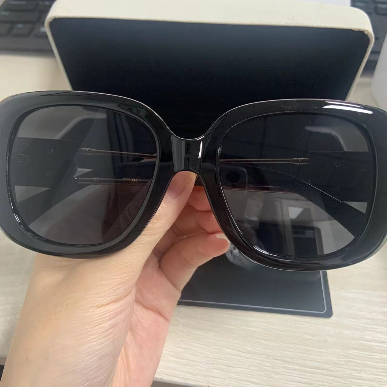 Fashion Designer Sunglasses Goggle Beach Sun Glasses with Package Box Good Quality