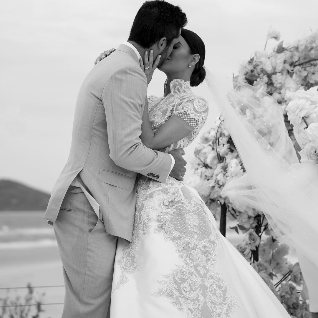 Lace A Line Wedding Dress For Women Elegant Short Sleeve High Neck Appliques Beading Bridal Gowns Puffy Sexy Custom Bride Dress