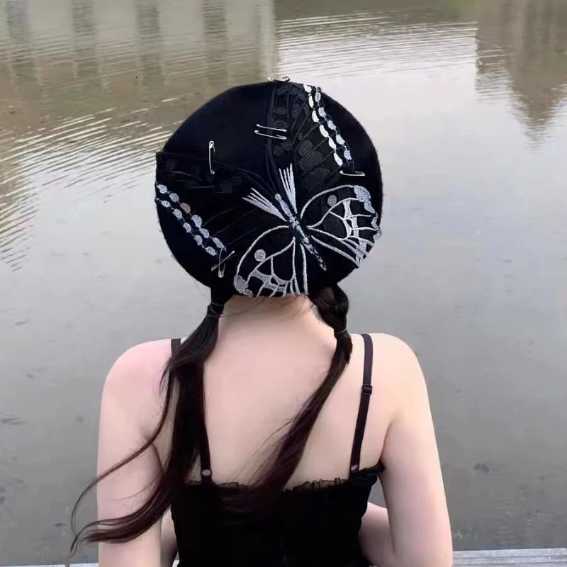 Berets Ins Elegant Butterfly Embroidered Woolen Berets Caps for Women Autumn and Winter Niche Dark Subculture Y2k Retro Painter Hats 231018